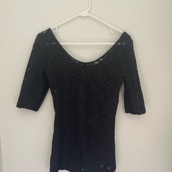 Black lace three quarter sleeve Banana Republic top. - Picture 2 of 2